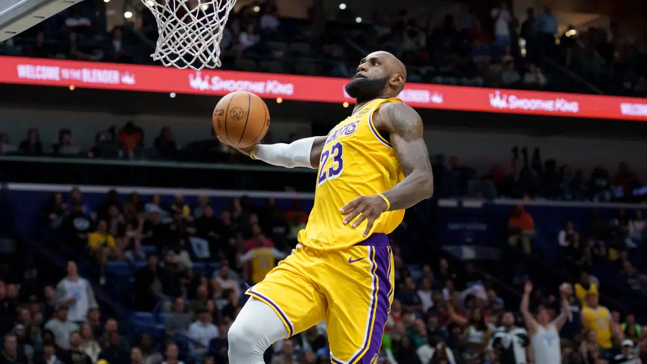 LeBron James en yaşlı triple-double yapan oyuncu olarak tarihe geçti