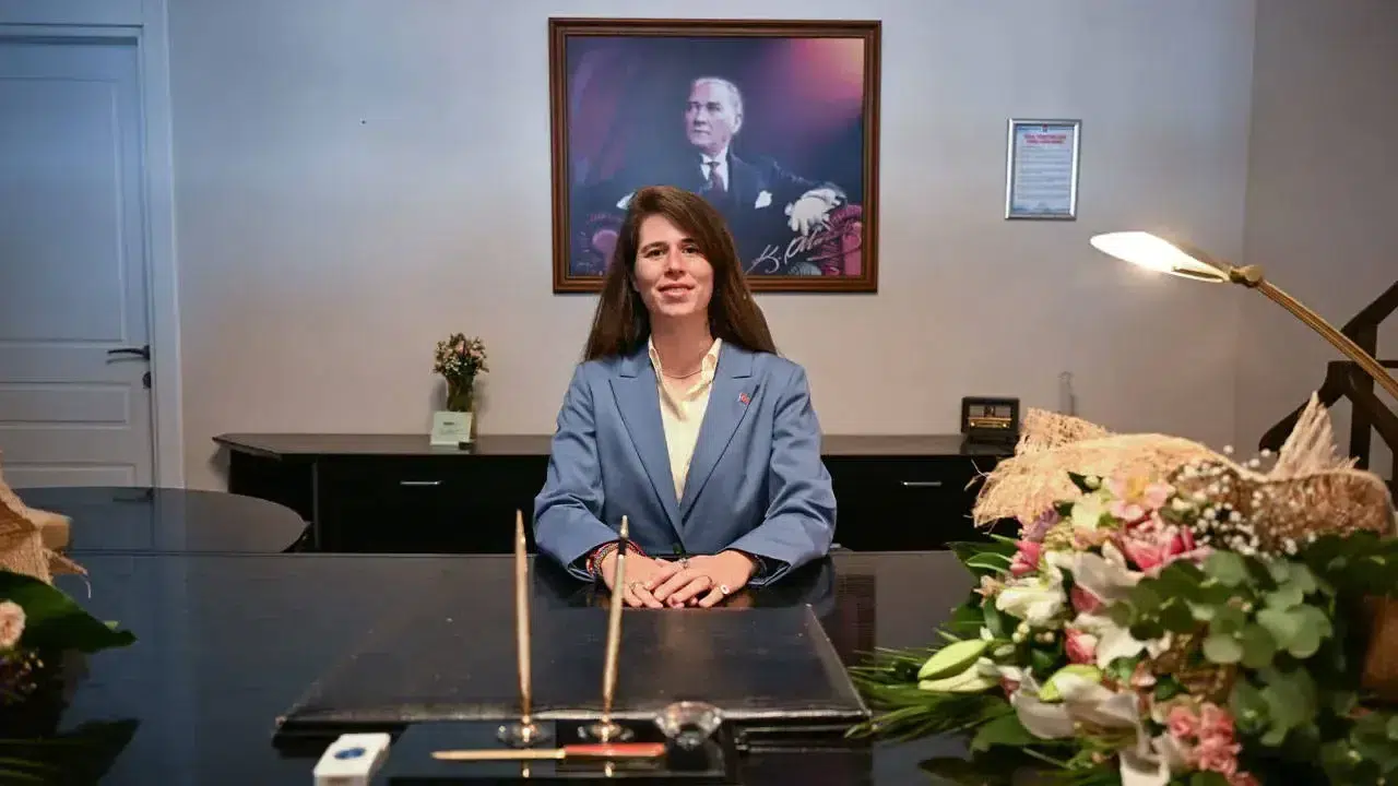 Lal Denizli kimdir, babası Mustafa Denizli mi? Çeşme Belediye Başkanı Lal Denizli kaç yaşında ve nereli?