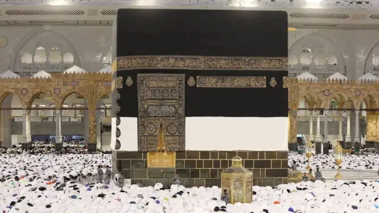 Epstein dosyalarında Kâbe detayı: Kisve parçaları mı gönderildi?