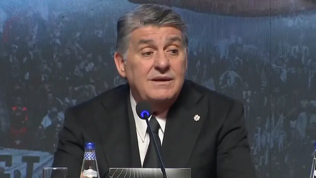 Serdal Adalı: Yunanistan'daki pankart için Yunan polisini kınıyorum!