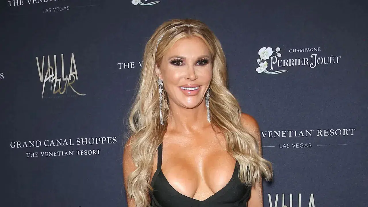 Göğüs implantları patladı, silikon yüzüne yayıldı: Brandi Glanville’den çarpıcı itiraf