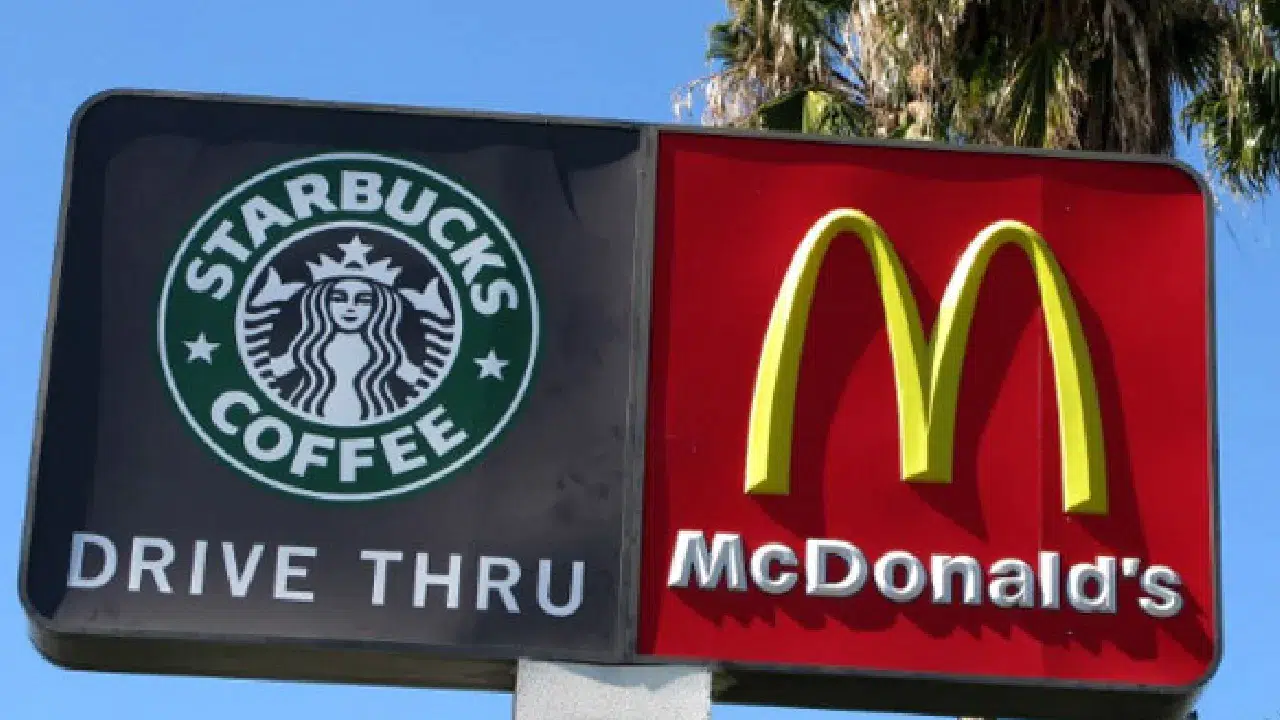 McDonald’s liderliğini korudu, Starbucks geriledi: Fast food devleri zirveye koşuyor