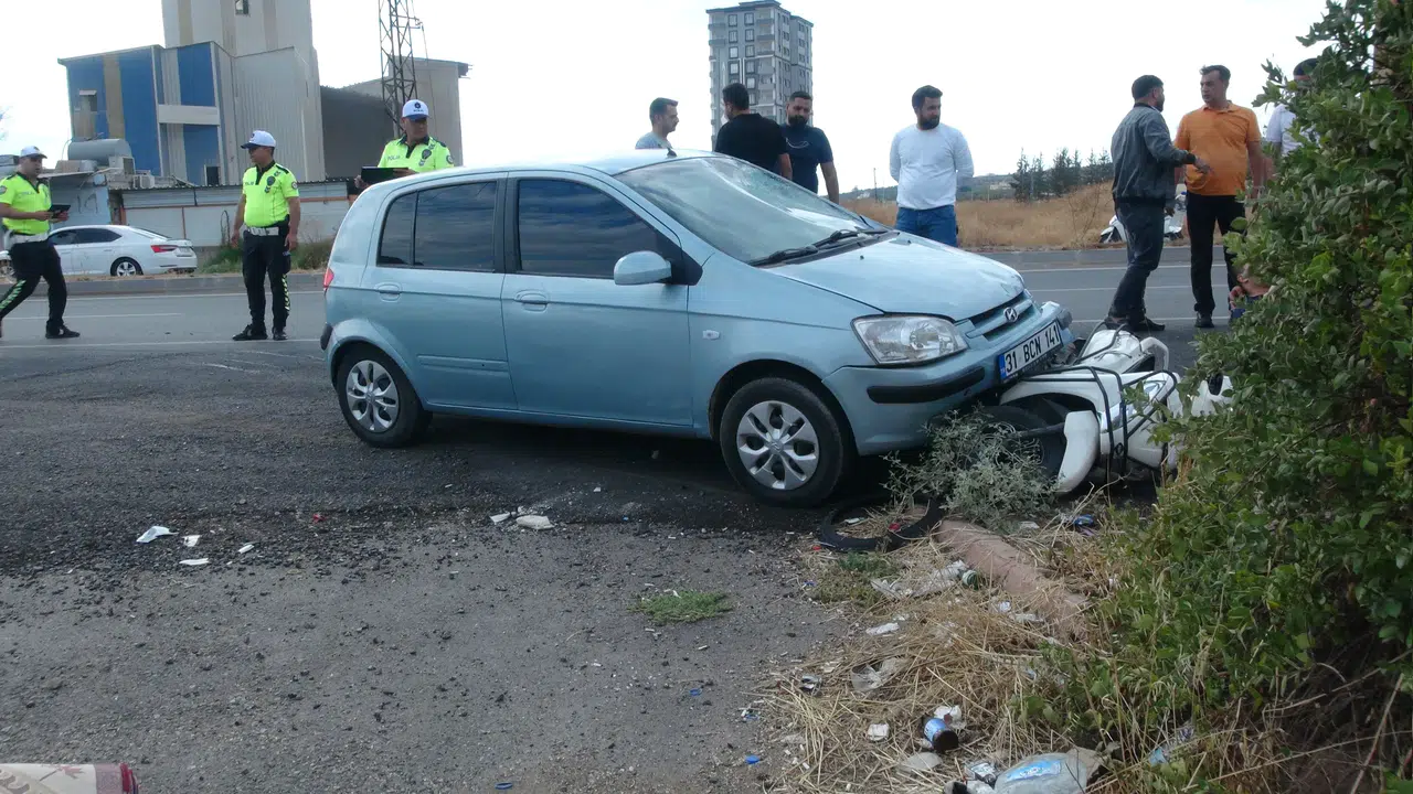 Kilis'te trafik dehşeti: İki aracın çarpıştığı kazada ağır yaralı var
