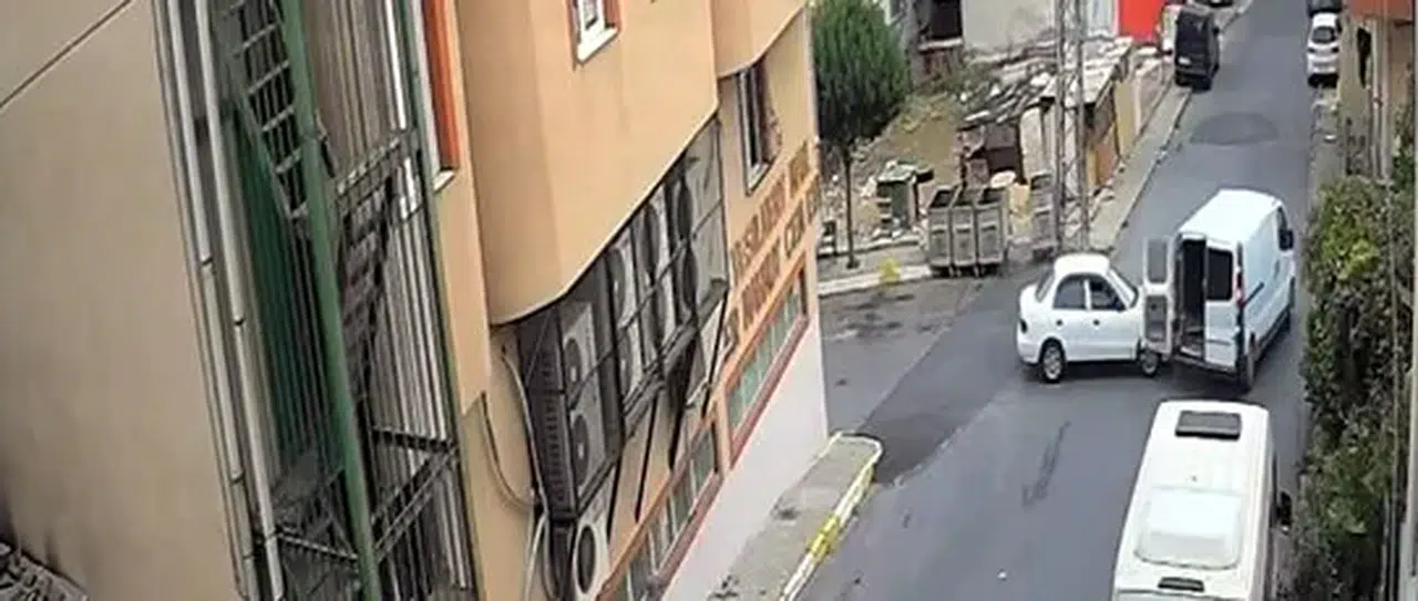 Polisten kaçarken yakayı ele verdi: 59 suç kaydı olan şüpheli Avcılar'da durduruldu