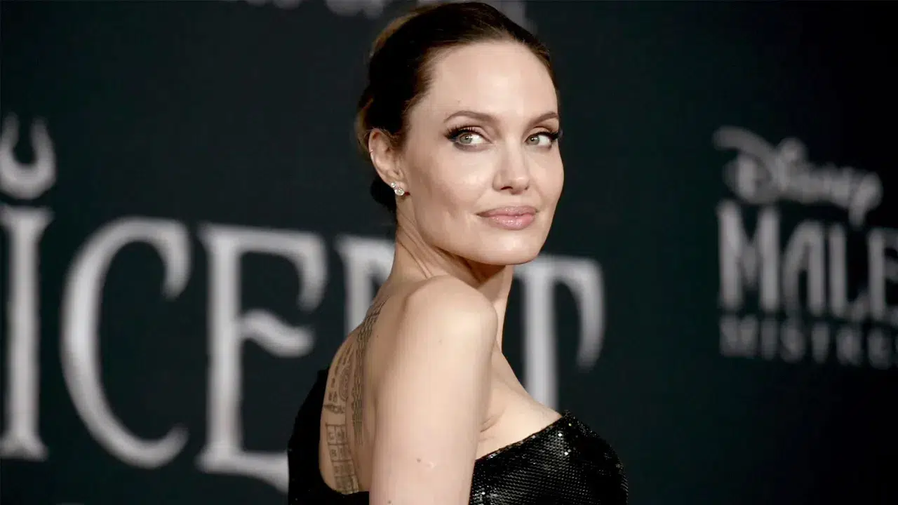 Angelina Jolie, ameliyattan kalan yara izlerini ilk defa Time'a gösterdi