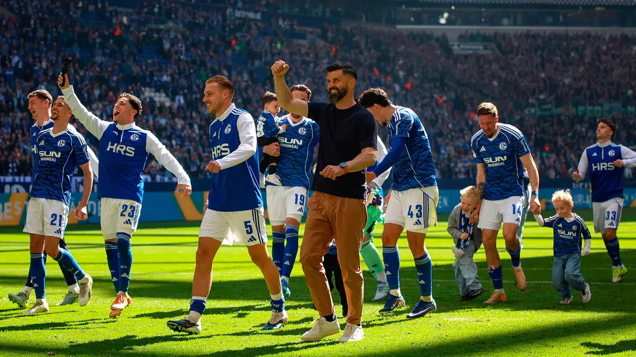 Schalke 04 üç yıl aradan sonra yeniden Bundesliga'da