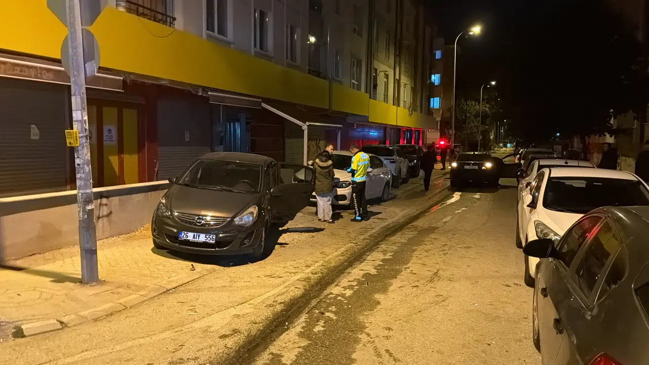 Eskişehir’de dehşet anları: İki aracın çarpıştığı kazada 7 kişi hastanelik oldu