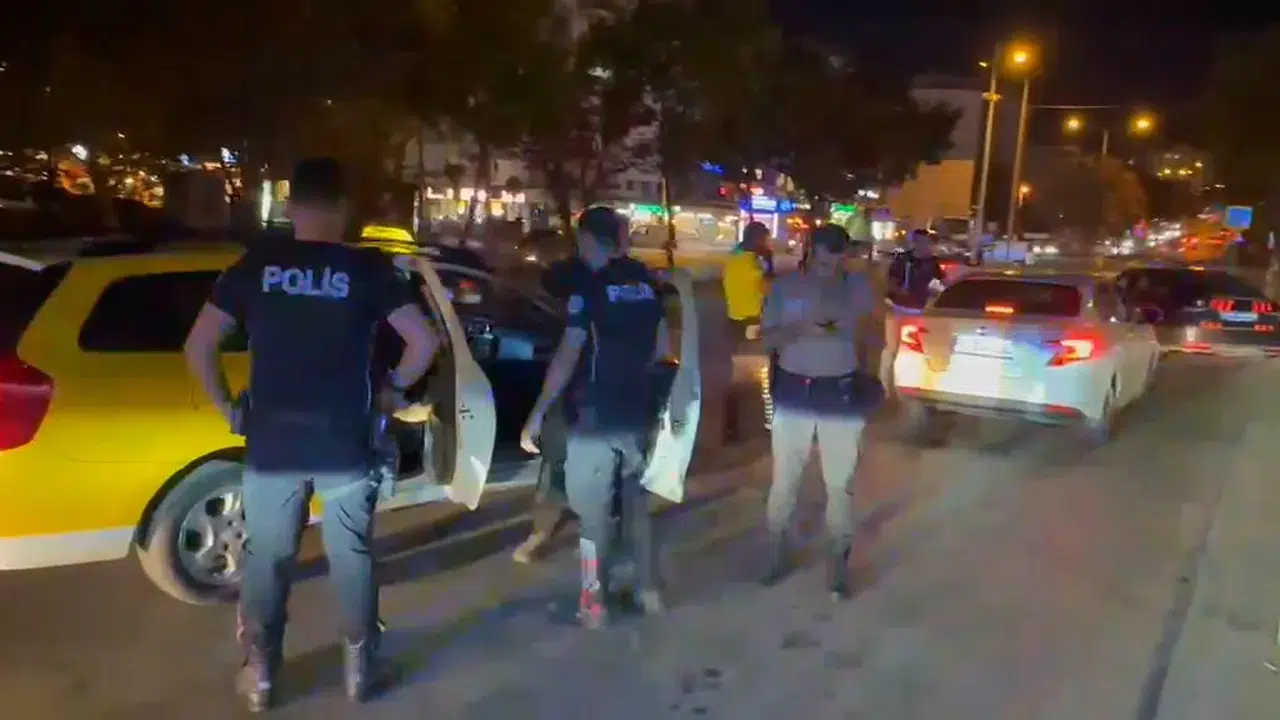 Bursa’da 2 bin 569 kişi sorgulandı: 9 aranan şahıs yakalandı, 2 araç trafikten men edildi
