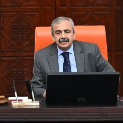 Sırrı Süreyya Önder kimdir?