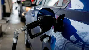Akaryakıtta tabela değişiyor: Benzin ve motorine indirim geliyor