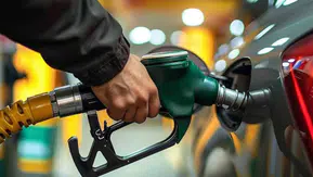 Akaryakıta bu gece indirim geliyor: Benzin fiyatlarında 3,27 TL’lik düşüş beklentisi