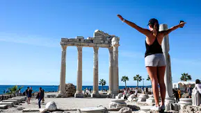 Antalya'da 10 milyon turist barajı aşıldı: Gözler dev zirvelere çevrildi