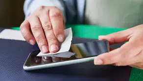 Plastik mi temperli cam mı? Telefon ekranını en iyi koruyan hangisi?