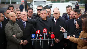 Özgür Özel’den İsmail Arı ziyareti sonrası açıklama: O davadan beraat ettim