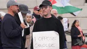 Massive Attack solisti Robert Del Naja Filistin protestosunda gözaltına alındı