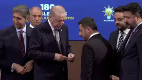 3 belediye başkanı AK Parti’ye katıldı: Rozetleri Cumhurbaşkanı Erdoğan taktı
