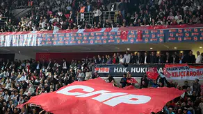 CHP’de olağanüstü kurultay süreci: Özgür Özel’in çağrısı sonrası yeterli imza toplandı