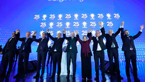 Ak Parti'nin 25. kuruluş yıl dönümünde 3 milletvekili ve 7 belediye başkanı partiye katıldı