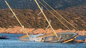 Bodrum'da kayalıklara çarpan gulet yan yattı: 7 kişi kurtarıldı