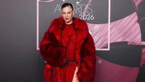 Serenay Sarıkaya’nın kırmızı kürkü gündem oldu: 'Servet değerinde'