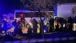 Isparta'da tarım işçilerini taşıyan araç kaza yaptı: 17 yaralı