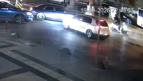 Kağıthane'de dehşet anları kamerada: Motosikletli sürücüye ölüm tehdidi ve ağır ceza