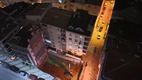 Bahçelievler'de gece yarısı korku dolu anlar: İstinat duvarı çöktü, binalar boşaltıldı