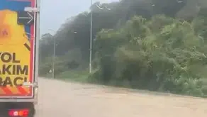 Şile'de sağanak kabusu: Dereler taştı, caddeler sular altında kaldı