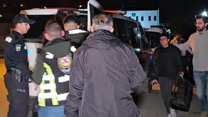 Çalıntı araç ihbarı göçmen kaçakçılığını ortaya çıkardı