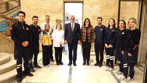Sağlık Bakanı Memişoğlu'ndan Meclis'teki sağlık ekibine moral ziyareti