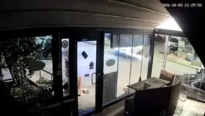 Ümraniye'de dikkatsizlik kazaya davetiye çıkardı: Motosikletli sürücü hastanelik oldu