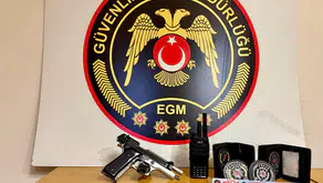 Polis süsü verip silahla poz vermişti: Sosyal medya operasyonuyla yakalandı