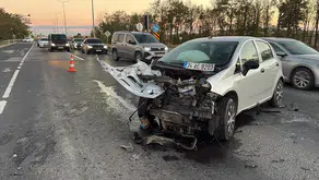 Çorlu'da trafik kazası: İki araç kafa kafaya çarpıştı, 5 kişi hastanelik oldu