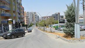 Kavurucu sıcaklar yaşamı durma noktasına getirdi: Mardin'de termometreler 44 dereceyi gösterdi