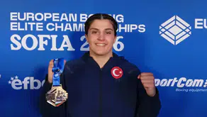 Ringin kraliçesi unvanını korudu: Busenaz Sürmeneli Avrupa zirvesinde