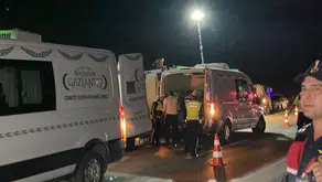 Gaziantep'te feci kaza: Otobüs ve otomobil çarpıştı, 7 kişi hayatını kaybetti
