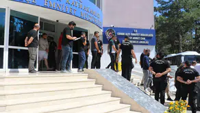 Denetim noktalarını ifşa eden gruba şafak operasyonu: 36 kişi yakalandı