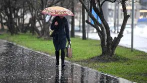 Meteoroloji’den kuvvetli sağanak uyarısı: Sıcaklıklar düşüyor, saat verildi