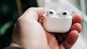 Apple’dan bir ilk: Kameralı AirPods geliyor