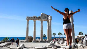Antalya'da 10 milyon turist barajı aşıldı: Gözler dev zirvelere çevrildi