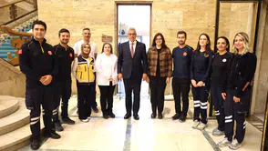 Sağlık Bakanı Memişoğlu'ndan Meclis'teki sağlık ekibine moral ziyareti