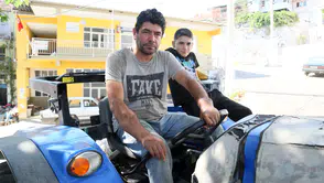 Türkiye'nin ilk çift kol nakillisi Cihan Topal'ın ehliyet isyanı: Traktöre var, otomobile yok