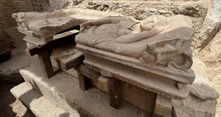 Likya'nın kalbi Olympos’ta 10 metrelik dev mezar gün yüzüne çıkarıldı