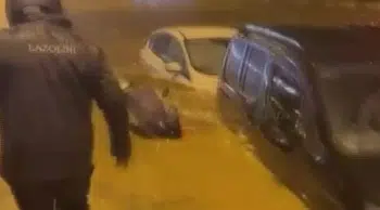 İstanbul'da sağanak kabusu: Nevzat Demir Tesisleri yolu göle döndü