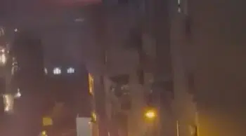 Küçükçekmece'de korkutan çatı yangını: Ekipler seferber oldu