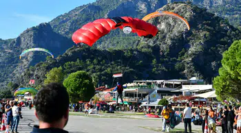 Gökyüzü Fethiye'de şenleniyor: 26. Uluslararası Ölüdeniz Hava Oyunları start aldı
