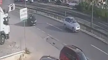Silivri'de dehşet anları: Zincirleme kazada araçlar hurdaya döndü