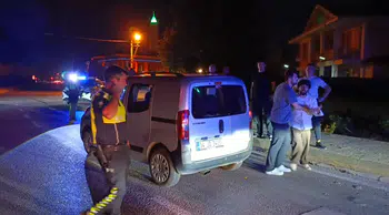 Bursa'da gece yarısı kaza: Kaldırıma çarpan araçta bir kişi yaralandı