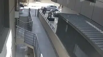 Avcılar'da şaşkına çeviren hırsızlık: Kadın kılığında girip 500 bin lirayı götürdüler