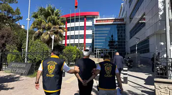 Şiddet mağdurunu kurtarmak isterken bıçaklandı: Saldırgan kısa sürede yakalandı